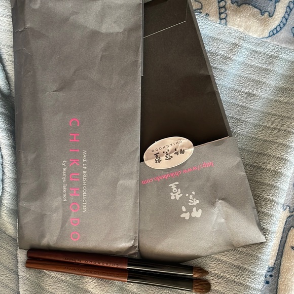 SOLD-Chikuhodo Kazan Squirrel Homare ‘honor’ series KZ7 and KZ8 Eye Brushes - Picture 6 of 6